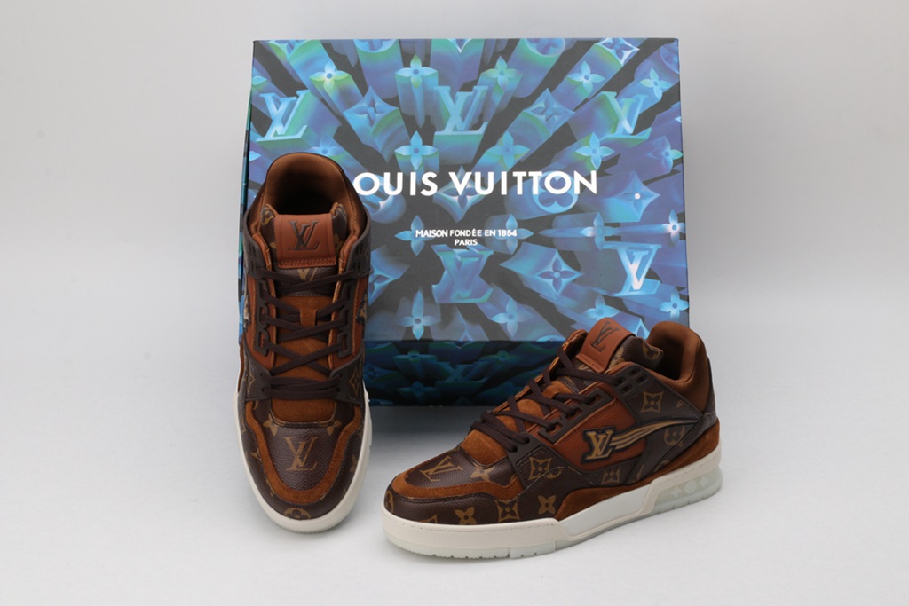 L*V SNEAKER